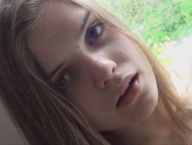 eben18 Porno Video: Ich FICK mich NACKT am Fenster!