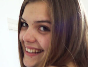 eben18 Porno Video: Kannst DU in 2 MINUTEN auf MEINEN Teenybody SPRITZEN?